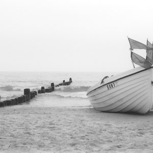 Schwarz-Weiß Fotografie Fischerboot, Druck auf FineArt Baryta Bild 2