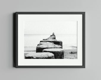 Black and white photograph "On the beach", print on FineArt Baryta