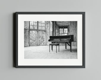 Schwarz-Weiß Fotografie "Lost Piano", Druck auf FineArt Baryta