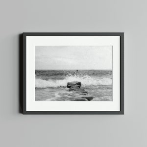 Schwarz-Weiß Fotografie Wellenbrecher, Druck auf FineArt Baryta Bild 1