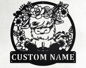 Decorazione murale in metallo con mucca scozzese floreale personalizzata: cartello con nome personalizzato