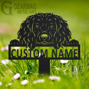 Letrero metálico personalizado para jardín con perro Boykin Spaniel. Estaca para jardín con perro Boykin Spaniel.