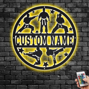 Aangepaste karate metalen muurkunst mannen met led-licht, gepersonaliseerde karate naambord decoratie voor kamer, karate metalen led-decor, karate