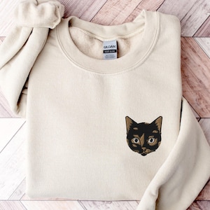 Embroidered Tortoiseshell Cat Sweatshirt, Tortie Cat Crewneck, Tortie Cat Gifts, Tortie Mom, Gift for Tortoiseshell Cat Mom, Cat Dad Gift