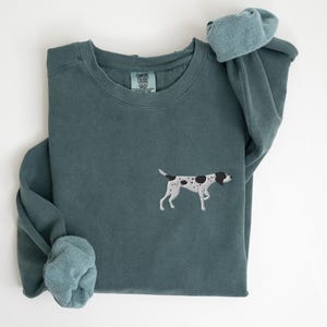 Embroidered German Shorthaired Pointer Sweatshirt, GSP Mom Crewneck Sweater, Comfort Colors Sweatshirt, GSP Dad Gifts, Pointer Embroidery