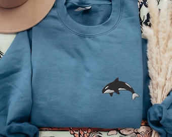 Killerwal Sweatshirt bestickt, niedlicher Orca Crewneck, Orca Whale Stickerei, Naturliebhaber Rundhalsausschnitt, Meeresbiologe Geschenk, Plus Size