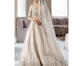 Lehenga color marfil con bordado zardozi plateado hecho a mano para ceremonia de boda hindú, lehenga de última moda india, lehenga de boda india y pakistaní en EE. UU.