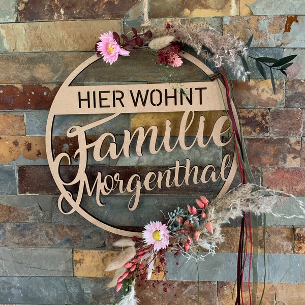 Türkranz, Fensterkranz, Familienschild, Türschild, Holzschild rund, personalisiert mit Trockenblumen dekoriert, Frühling