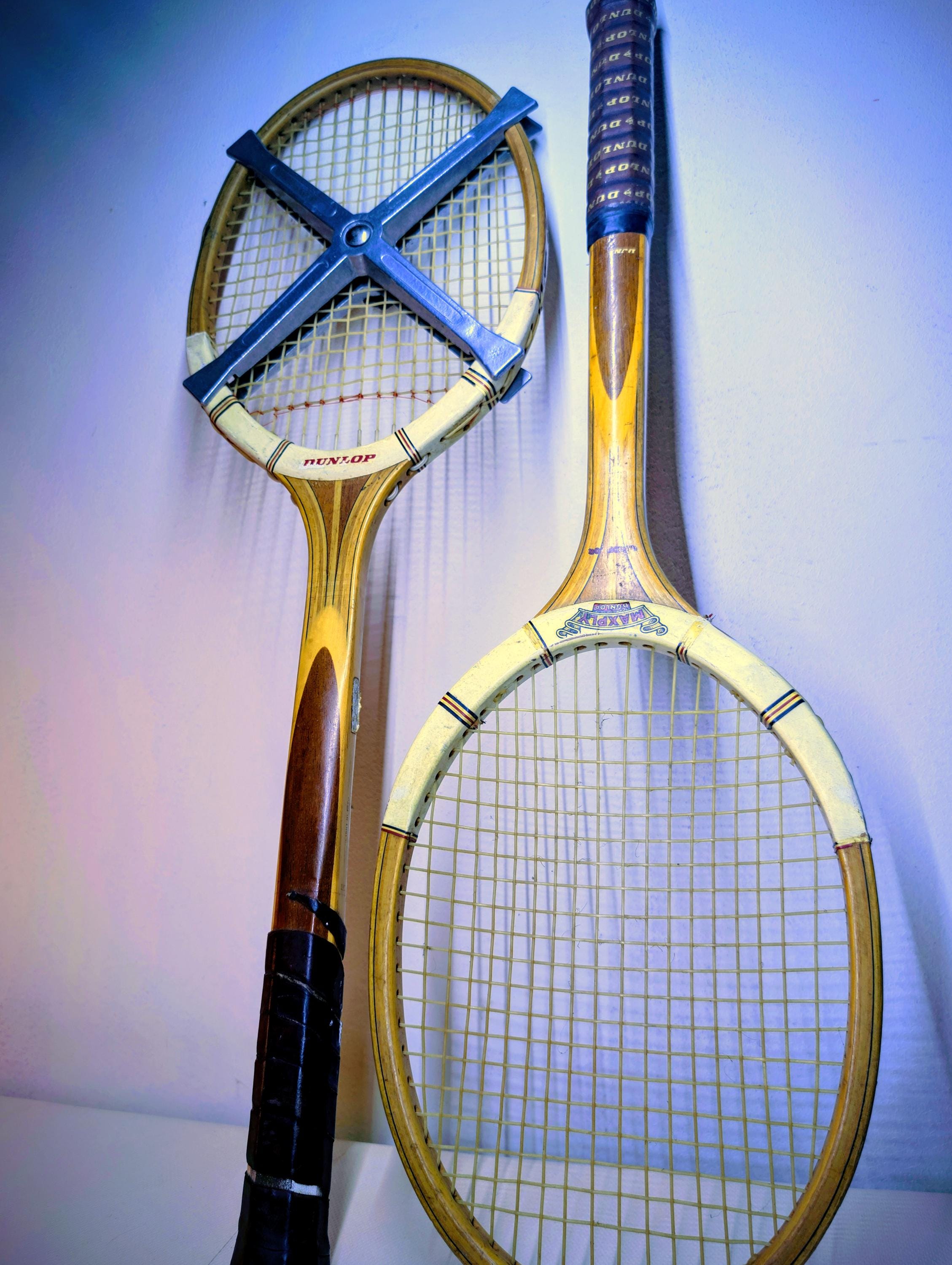 Lot De 2 Raquettes De Tennis Vintage En Bois - Marque IMPERIA - Occasion