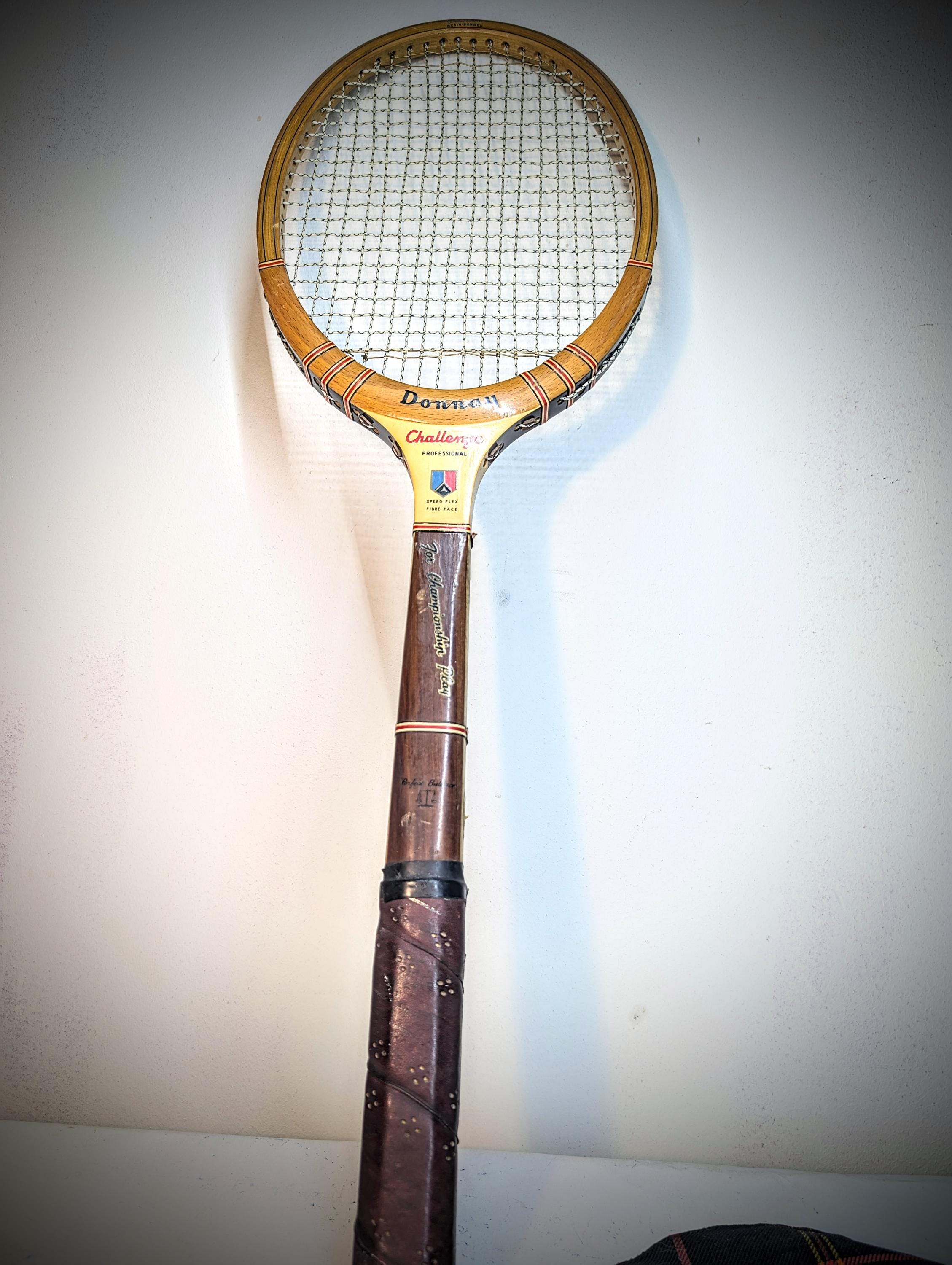 ヴィンテージの美しいDonnay木製テニスラケット。Speedflex
