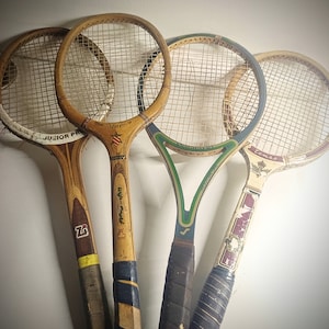 Set of FOUR vintage used wooden tennis rackets for refurbish or decoration (New strings needed) Wifra/Snauwaert/TEMZO/junior sport