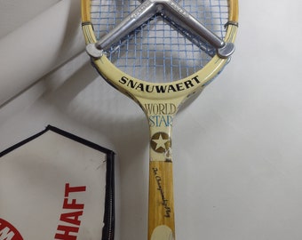 Snauwaert world star vintage tennis racket 5 medium incl. Zephyr tensioner and original cover.