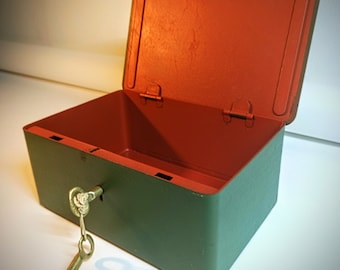 Vintage GREEN metal Heavy Money box-volt "Safety" 2 original keys perfect condition Red inside!