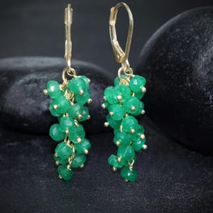 Boucles d&#39;oreilles émeraude pour femme, Boucles d&#39;oreilles faites main, Boucles d&#39;oreilles minimalistes, Bijoux faits main, Boucles d&#39;oreilles vintage émeraude, Cadeau pour elle