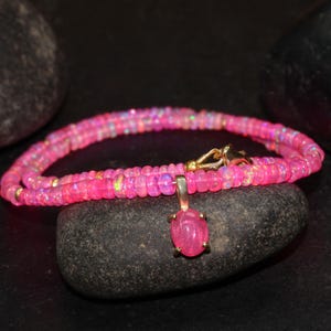 Natural Pink fire Ethiopian opal beaded oval pendant necklace for women, Vintage fire opal necklace, Beaded jewelry, Pink opal jewelry