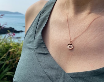 Collar minimalista de hongo: colgante de plata de ley bañado en oro