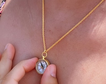 Collar de brújula vintage: colgante de plata de ley bañado en oro de 18 quilates