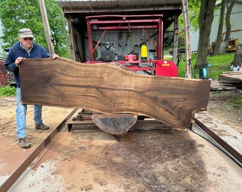 Black Walnut | live edge wood | reclaimed wood slabs | kiln dried wood for sale | trusted wood suppliers | woodworking source