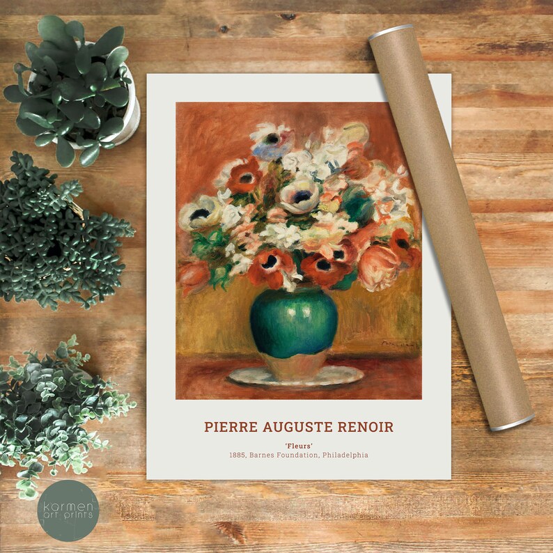 Op de afbeelding: Een schilderij van een boeket bloemen in een groene vaas op een wit bord. De bloemen zijn voornamelijk wit en roze met wat rode accenten. De achtergrond is warm oranje en geel.