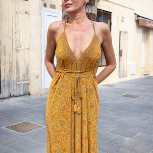 Rückenfreies Seidenkleid / Sommerkleid / Einheitsgröße / Bohokleid / leichtes Kleid / Vintagekleid