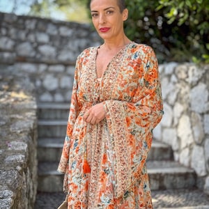 Nouveau Robe longue boho en soie, robe vintage en soie, robe décolleté, robe smockée, robe gypsy bohème, robe manches évasées, robe d'été image 1