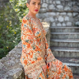 Nouveau Robe longue boho en soie, robe vintage en soie, robe décolleté, robe smockée, robe gypsy bohème, robe manches évasées, robe d'été image 2