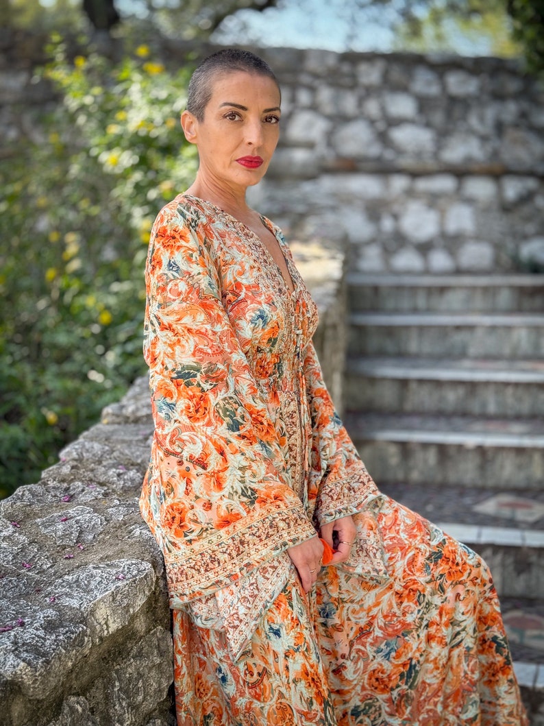 Nouveau Robe longue boho en soie, robe vintage en soie, robe décolleté, robe smockée, robe gypsy bohème, robe manches évasées, robe d'été image 2