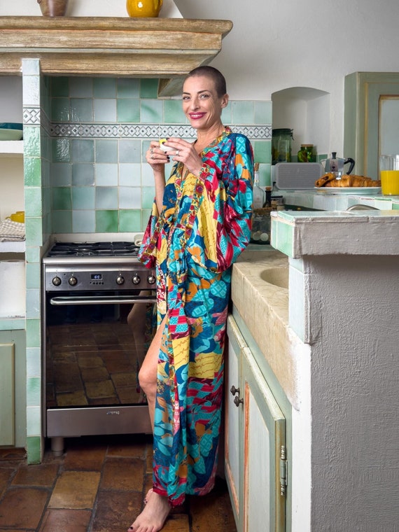 Kimono long en soie vintage  – robe d’intérieur ceinturée –  peignoir vintage en soie