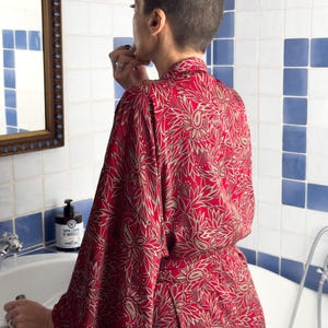 LOUNGE KIMONO WITH TIE BELT DANCING IN THE DARK