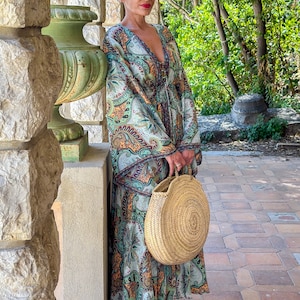 Robe longue boho en soie, robe vintage en soie, robe décolleté, robe smockée, robe gypsy bohème, robe manches évasées, robe d'été image 3