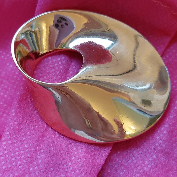 Monet modernistic brooch. 22ct gold plated and a  fabulous 1980s Statement piece. Very collectable and elegant