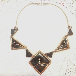 Brutalist Metal brass and copper handcrafted sculptured vintage collar necklace. Vintage 1970s. Unique and original.
