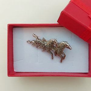Vintage marcasite pony brooch/horse pin. Very cute, high  quality brooch crafted in Silver.  Very sparkly
