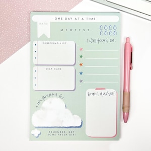 Wellness Planner // Self care gratitude journal, A5 sage green notepad, daily check in reflections, to do list memo pad, positive psychology