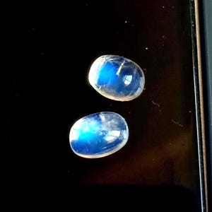 Rare Rainbow Moonstone Cabochon: Oval Loose Gemstone (8x6 MM, 3.20 Cts)