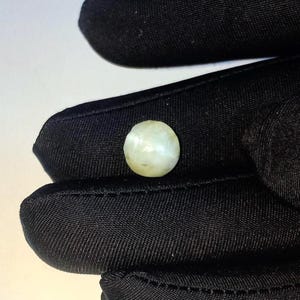 Green Chrysoberyl Cat&#39;s Eye Gemstone: 6.13 Cts Round Cabochon