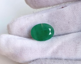 8.50 Carat Vivid Green Zambian Emerald Oval Gemstone