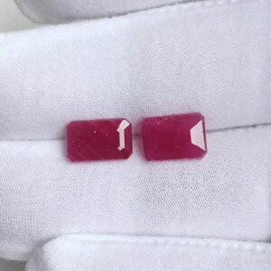 Röd rubin oktagon par: 5,10 ct naturliga obehandlade ädelstenar