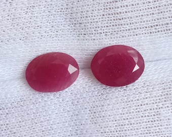 Paire d'ovales rubis rouges naturels : pierres précieuses non traitées, 3,70 carats