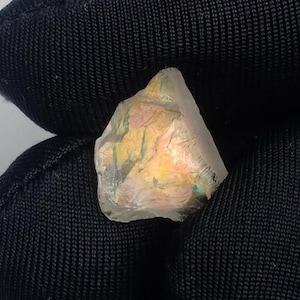 Rare Raw Natural moonstone 5 Carat Orange yellow Green blue color for jewellery