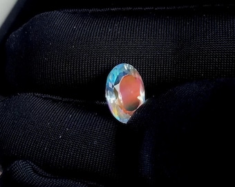 Cabujón de piedra lunar arcoíris de Madagascar: gema ovalada facetada (9,3 x 6,9 mm, 1,65 quilates)
