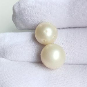White South Sea Pearl: 16.35 Carat Loose Pearl, Round (10.7x10.7 MM)