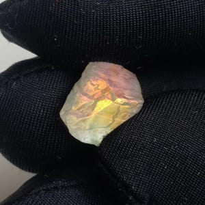 Piedra lunar natural, Madagascar, forma de pera elegante, 5,50 quilates, color naranja, amarillo y verde.