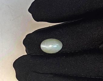 4.70 Carat Ceylon Chrysoberyl Cat's Eye Gemstone: Green Cabochon