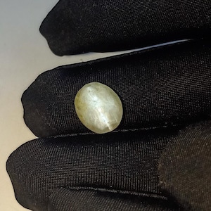 6.80 Carat Gray & Yellow Chrysoberyl Cat&#39;s Eye Cabochon