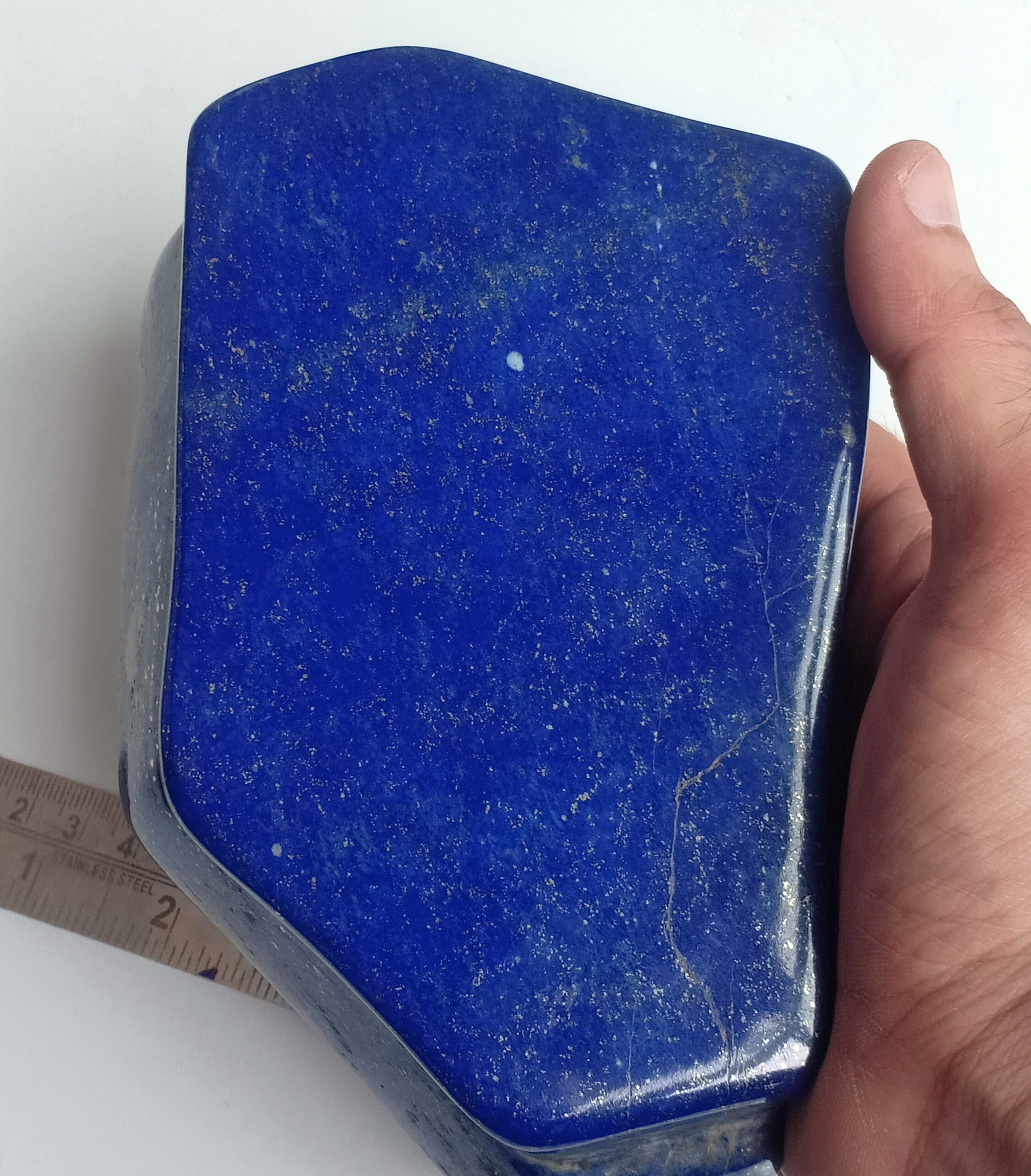 1755グラム ロイヤルブルー ラピスラズリ原石：彫刻・研磨された宝石
