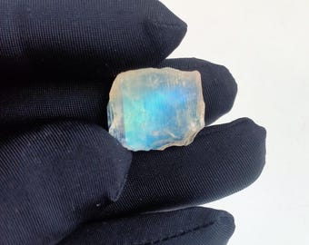 Raw Andesine Moonstone: 20.50 Carat Madagascar Gemstone