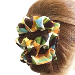 Swinging Sixties Style Vinyl Swirls Material Hair Clips, Double Hair Combs, French Twist Holder, Bun Maker, Ponytail, Strong Combs & elastic