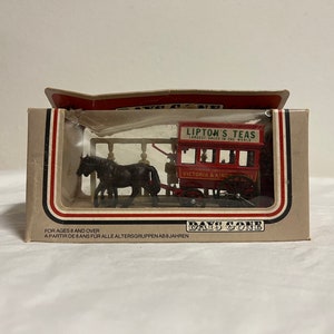 KKar LLedo - Days Gone - 04000 - Horse Drawn Omnibus - Green Seats, White Label