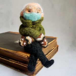 Bernie Sanders Mittens doll Inauguration Day Meme doll Small shelf decorations Grumpy chic Political doll needle felt image 2